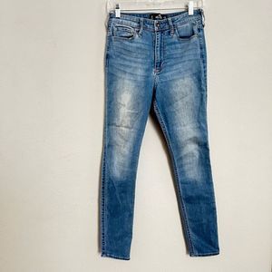 Women’s Medium Wash Hollister Skinny Jeans
